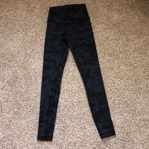 Lululemon camo wander under size 4!